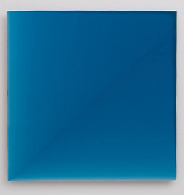 David von Schlegell, Cerulean Blue, Light to Dark, 1992, Oil, Polyur on Wood Panel, 48 x 48 inches (courtesy China Art Projects, Los Angeles)
