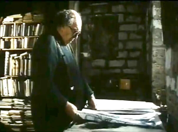 Eugène Leroy in his studio (screen capture from a film by Christophe Loizillon)